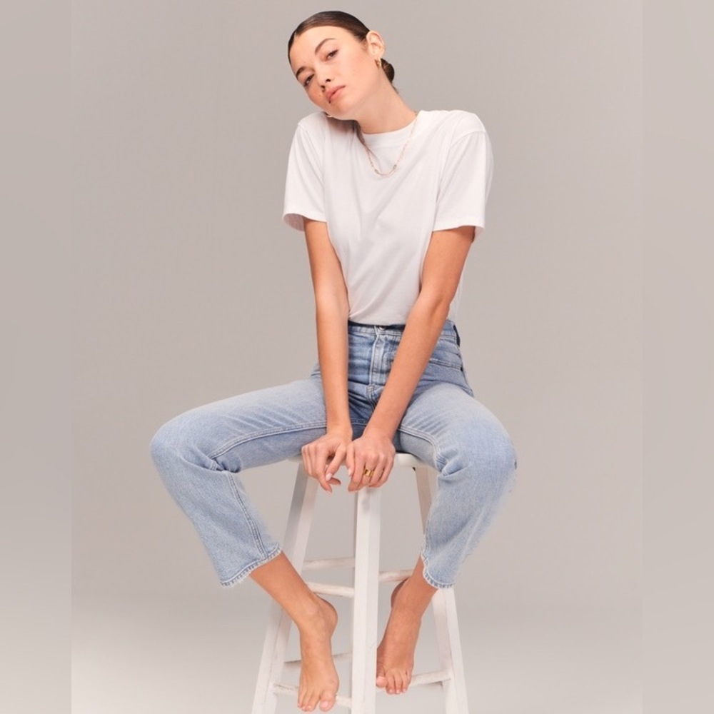 Abercrombie + Fitch  Ultra High Rise Ankle Straight Jean Light Wash